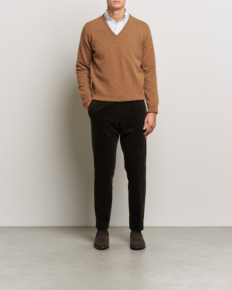 William Lockie Rob Lambswool V-Neck Savannah