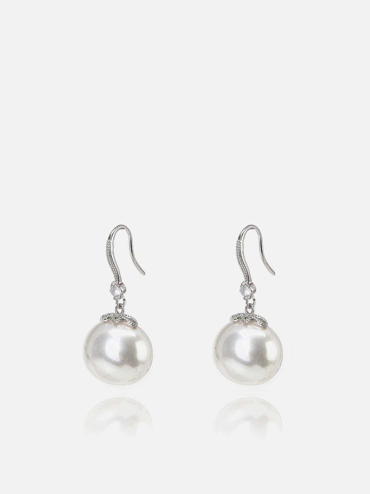 Boucles d'oreilles à crochet et perle- Argenté