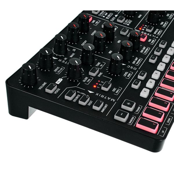 IK Multimedia UNO Synth Pro X