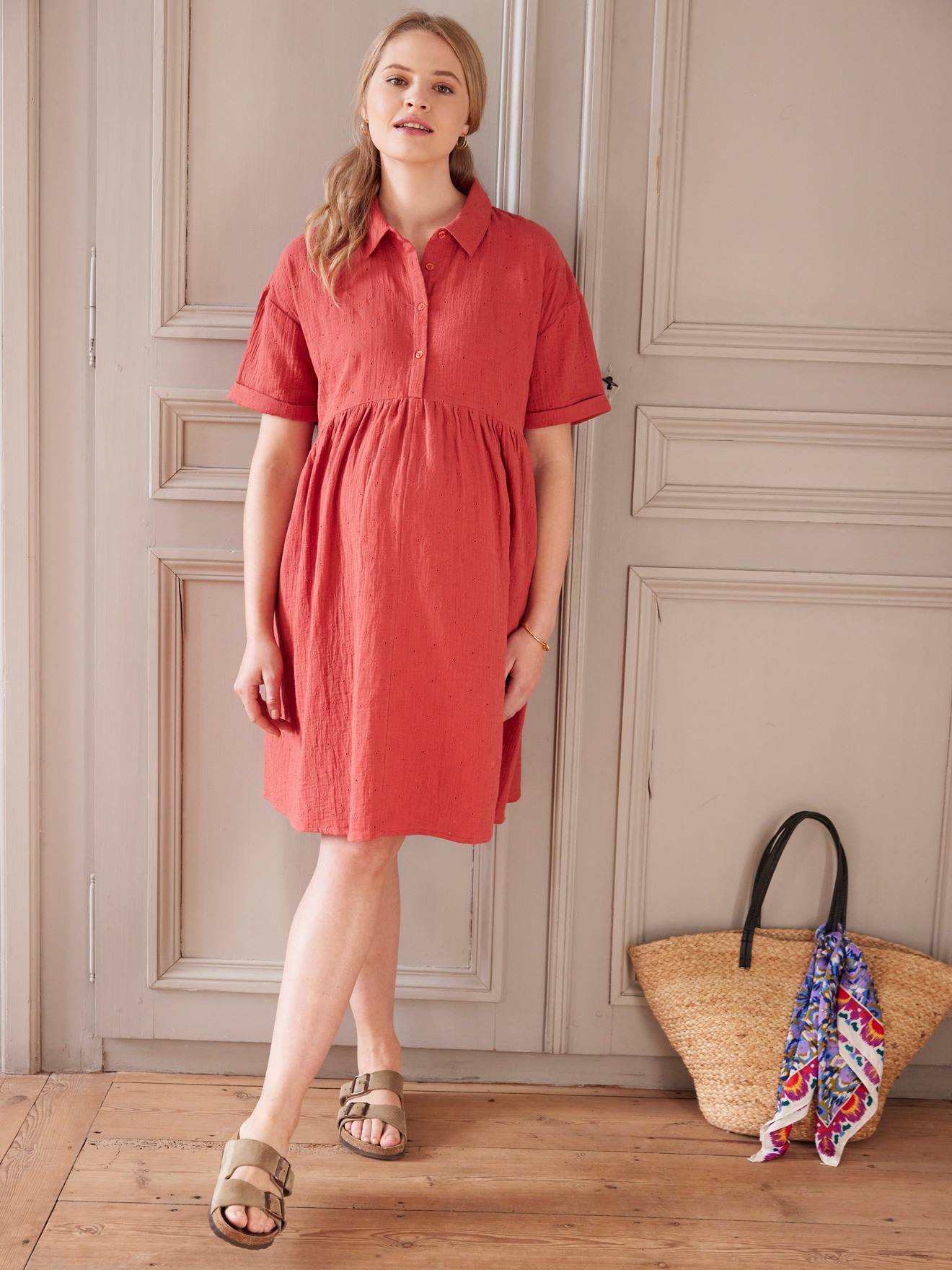 Vestido camisa bordado em chiffon de algodão para gestantes e lactantes (cor terracota)