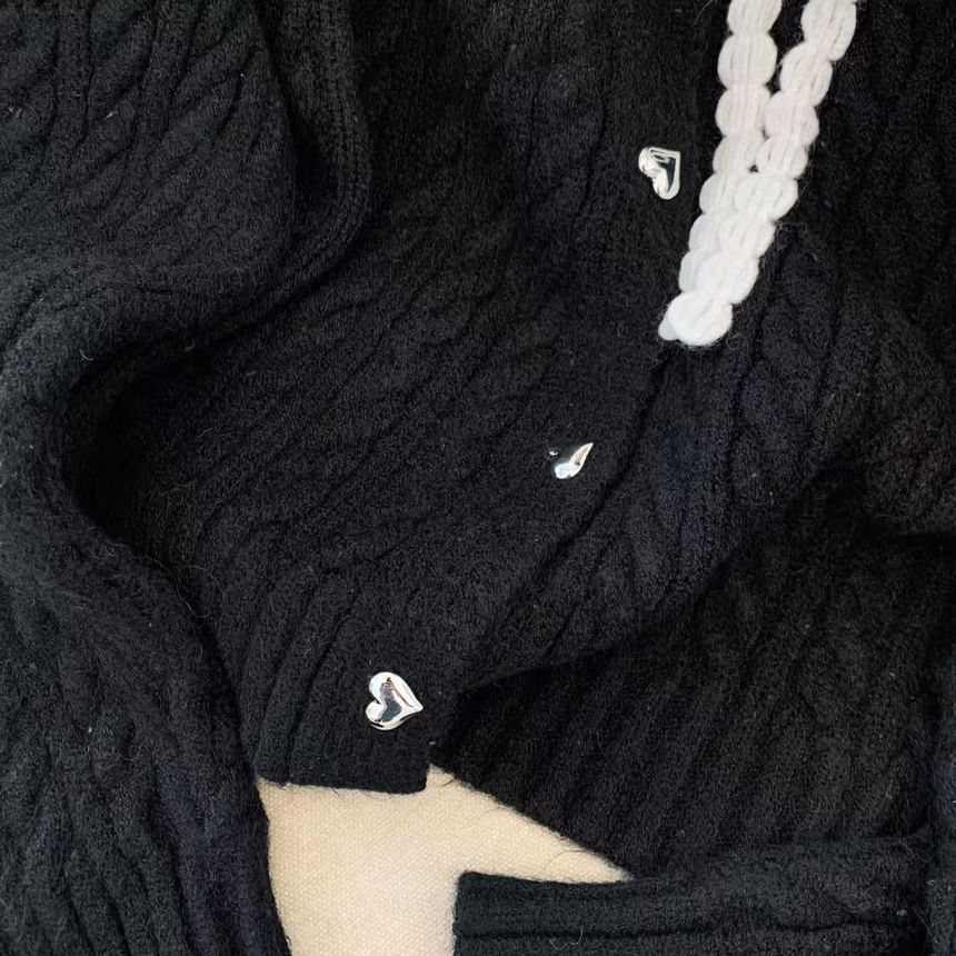 Dute - Kabelgebreide cardigan met effen kant en hartknoopjes