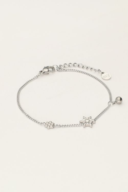 Minimalistische armband met bloemen & balletje