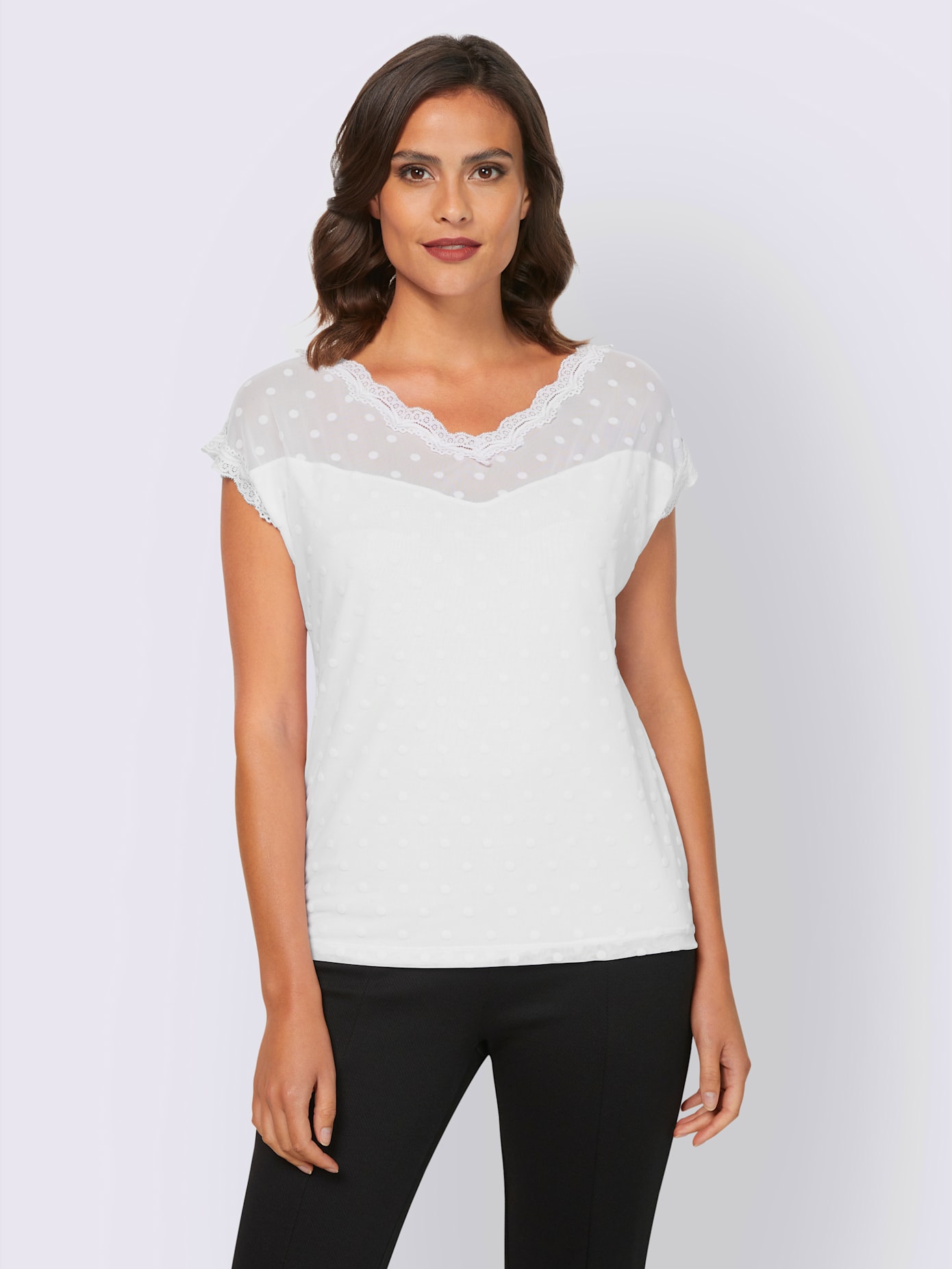 T-shirt bordure en dentelle au col v.