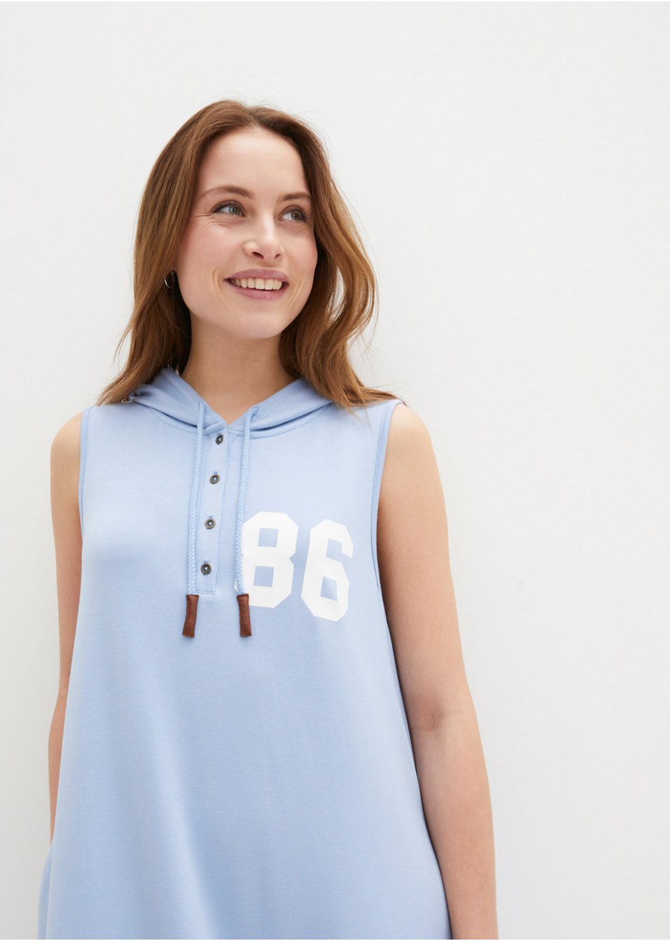 Robe sweat à capuche, sans manches