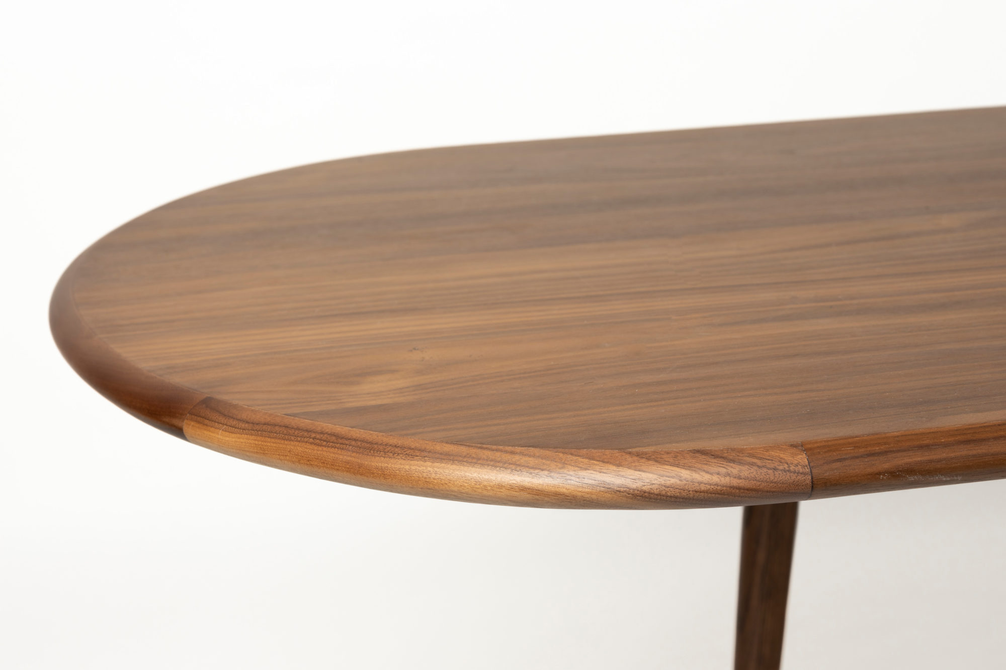 Eettafel Twist ovaal walnoot