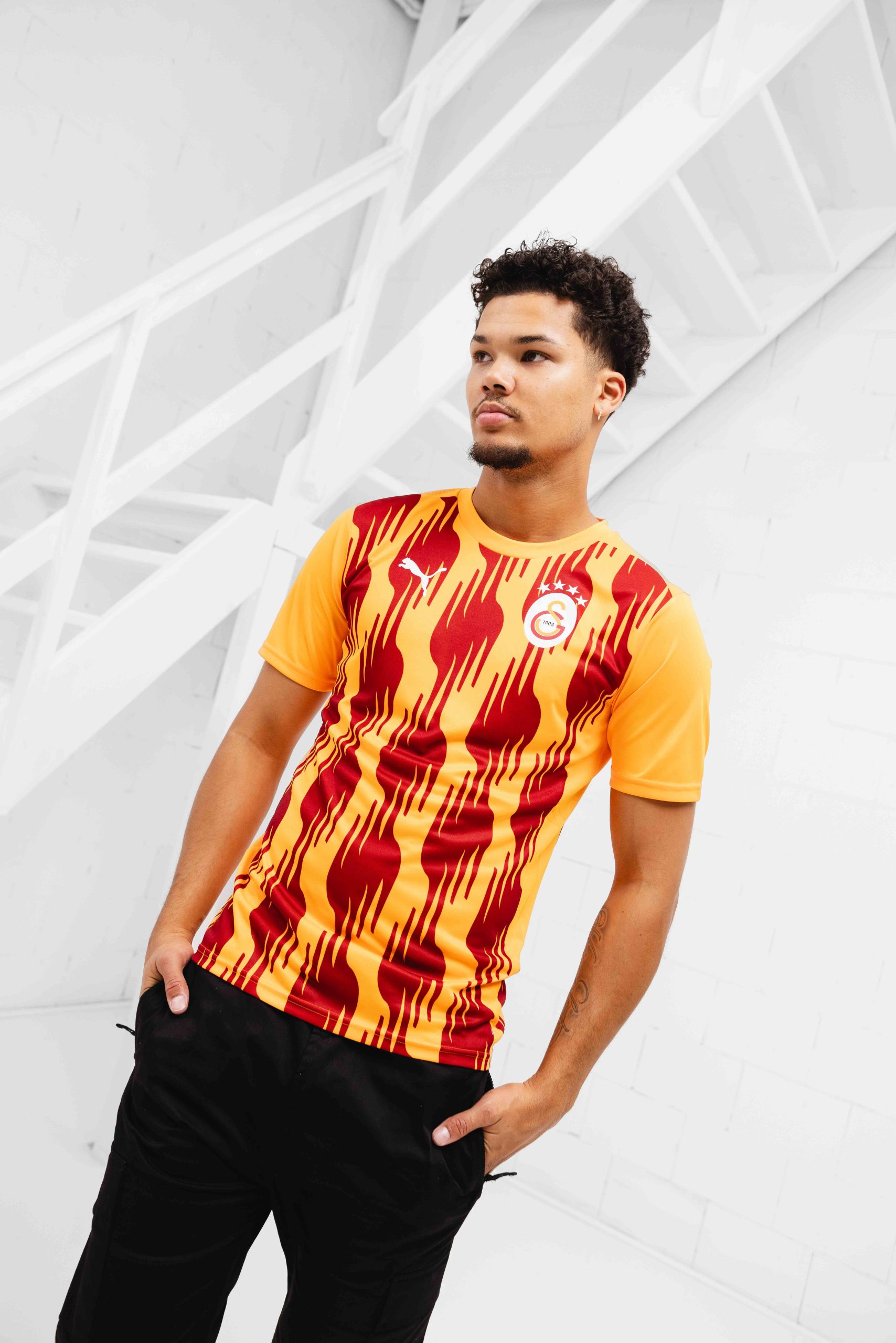Galatasaray Pre-Match Shirt Senior 2024/2025