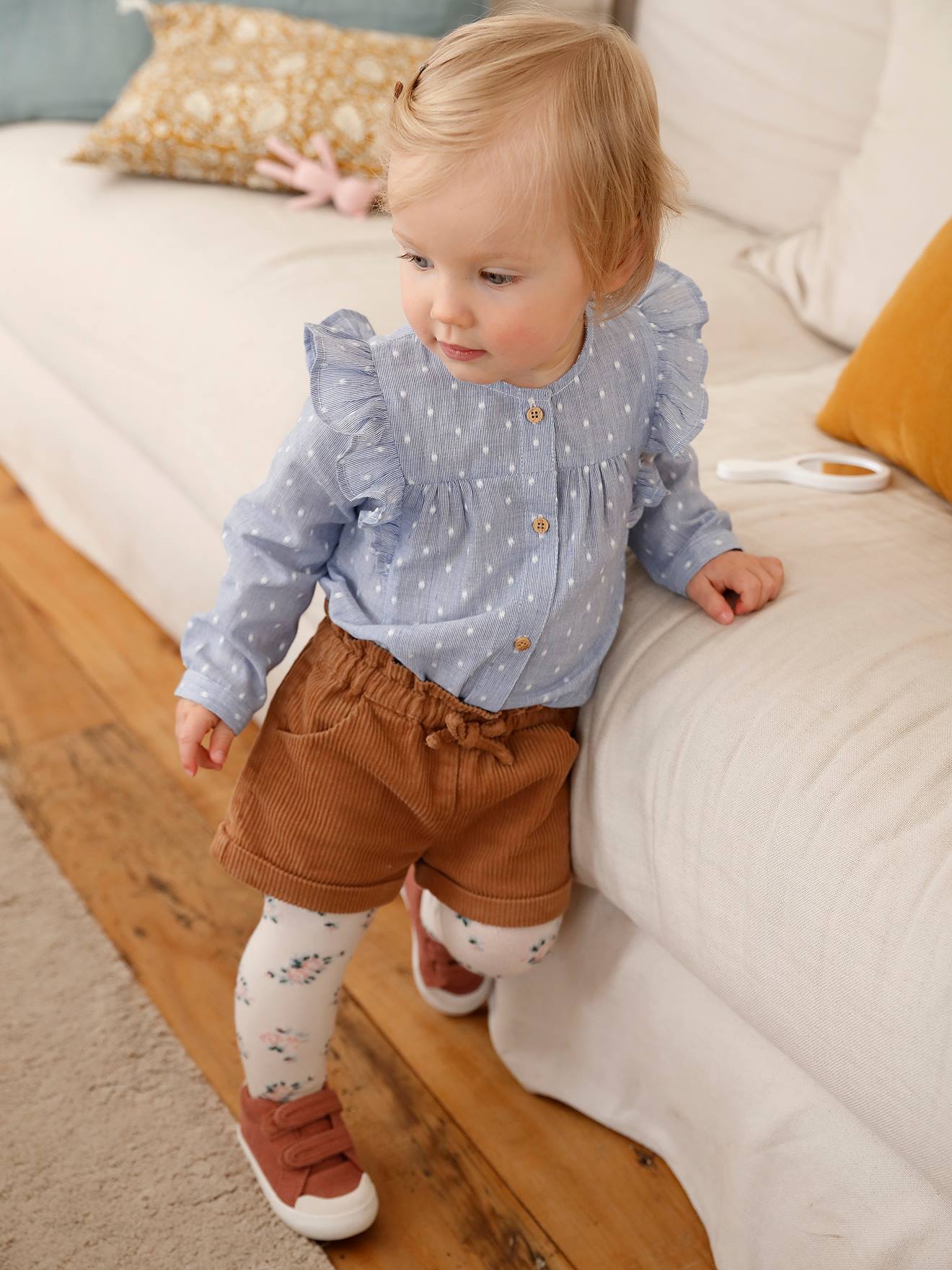 Blusa branca lisa e clara com babado para bebê menina