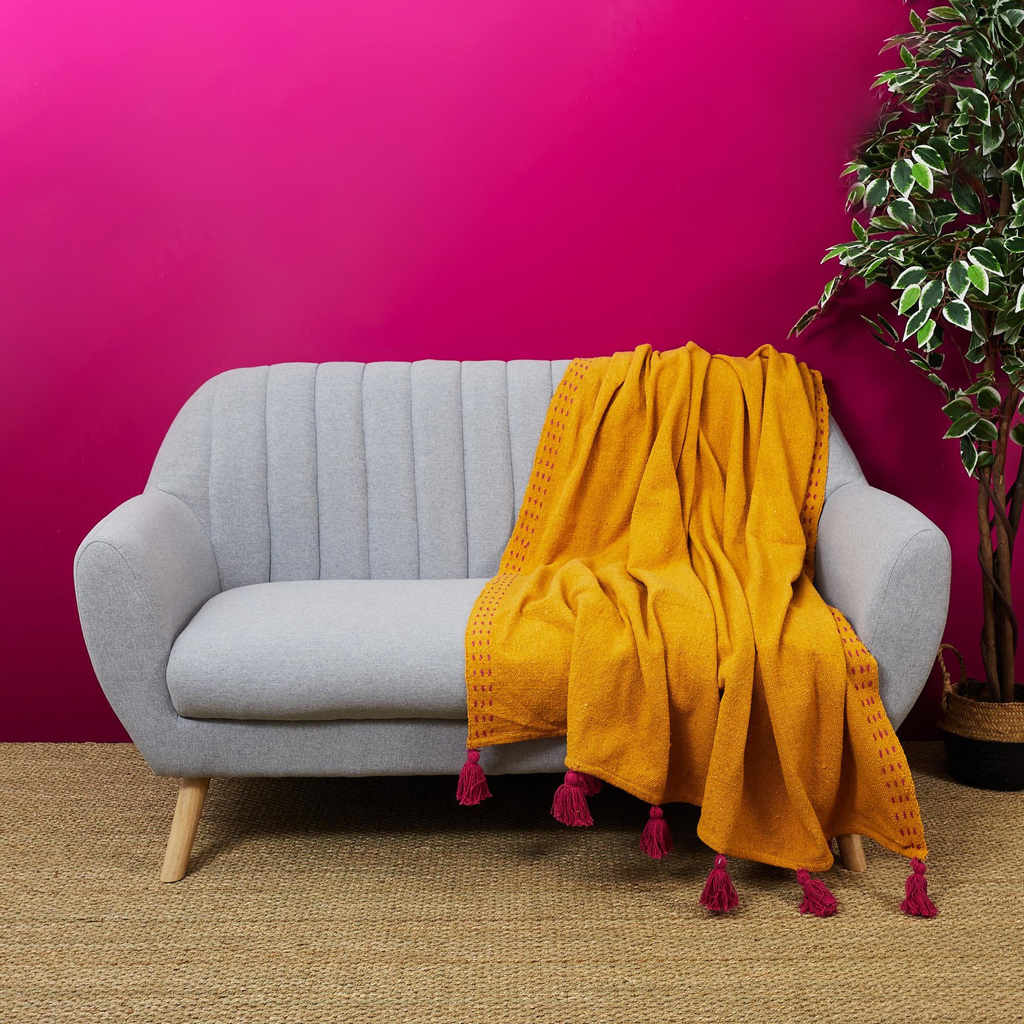 JETE DE CANAPE SURPIQUE POMPONS JAUNE 130X150CM