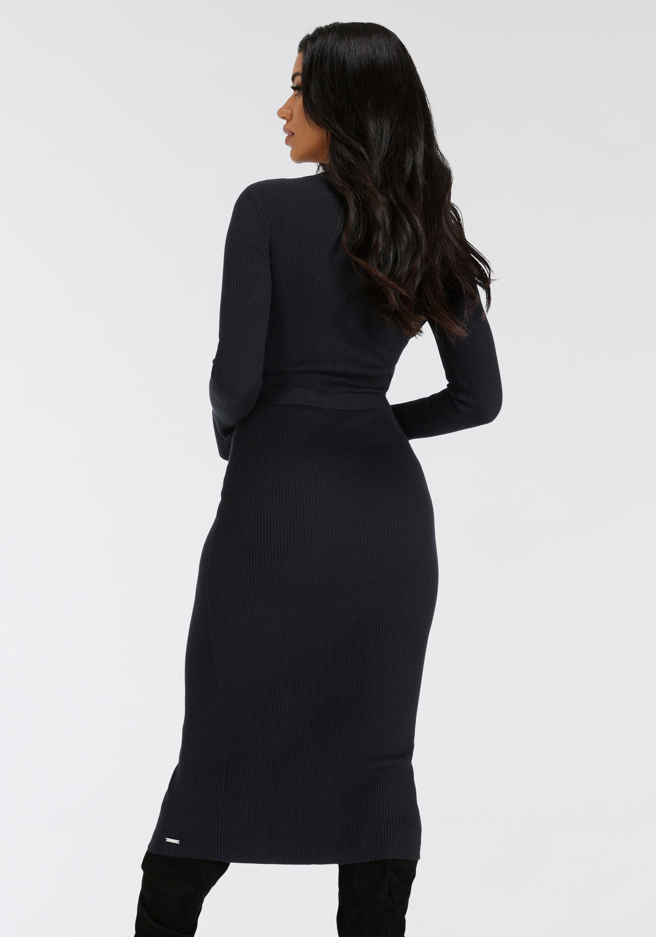 Bruno Banani Strickkleid wadenlang,  elegant und feminin,  aus Viskosemischung