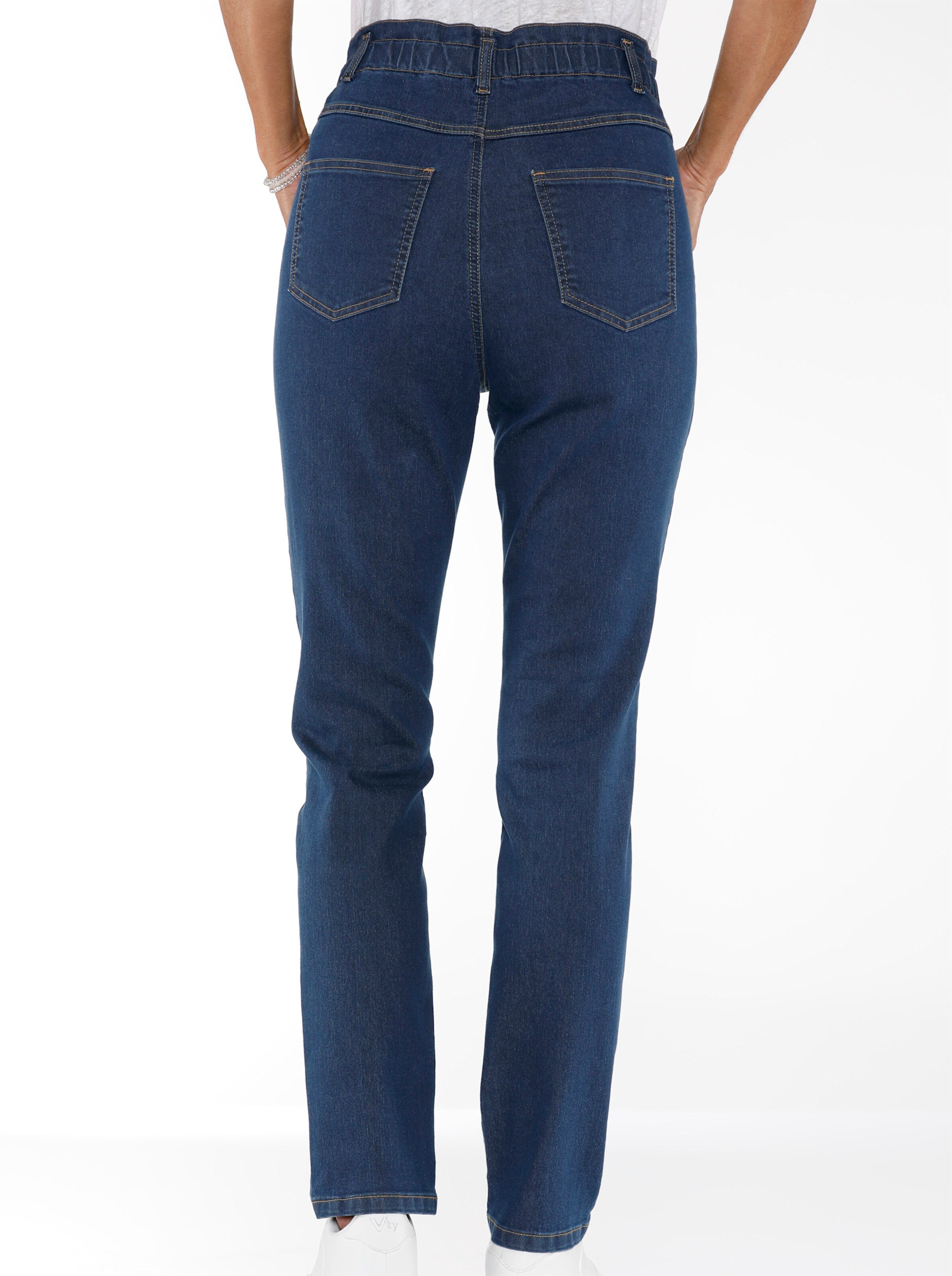 Jeans in blue-stone-washed