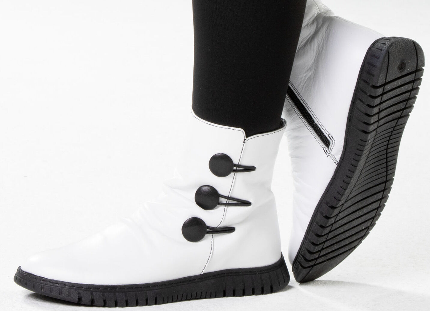 Gemini Stiefelette mit Raffung und dekorativen Knöpfen