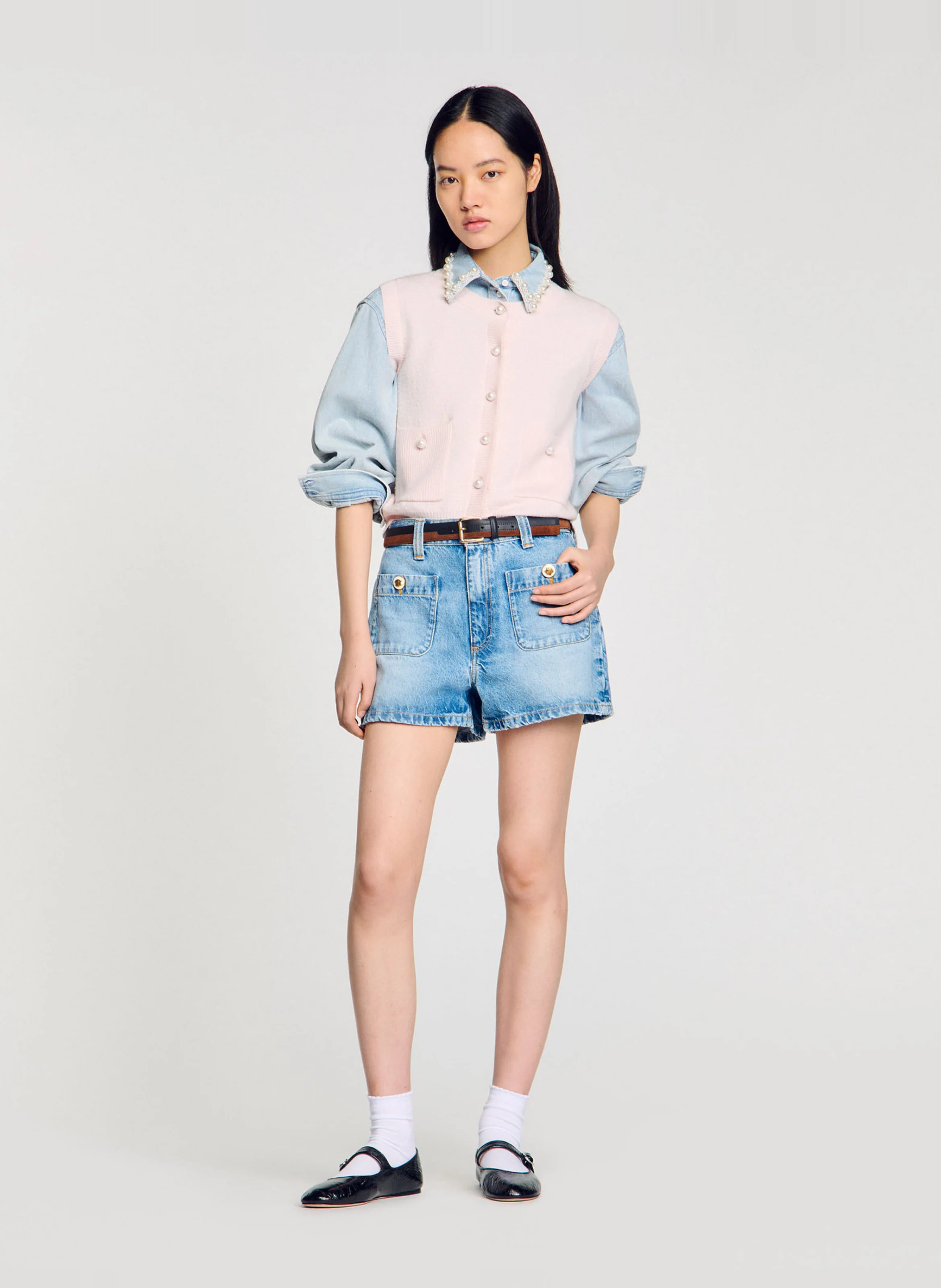 Cardigan court sans manches à boutons fantaisies | Rose