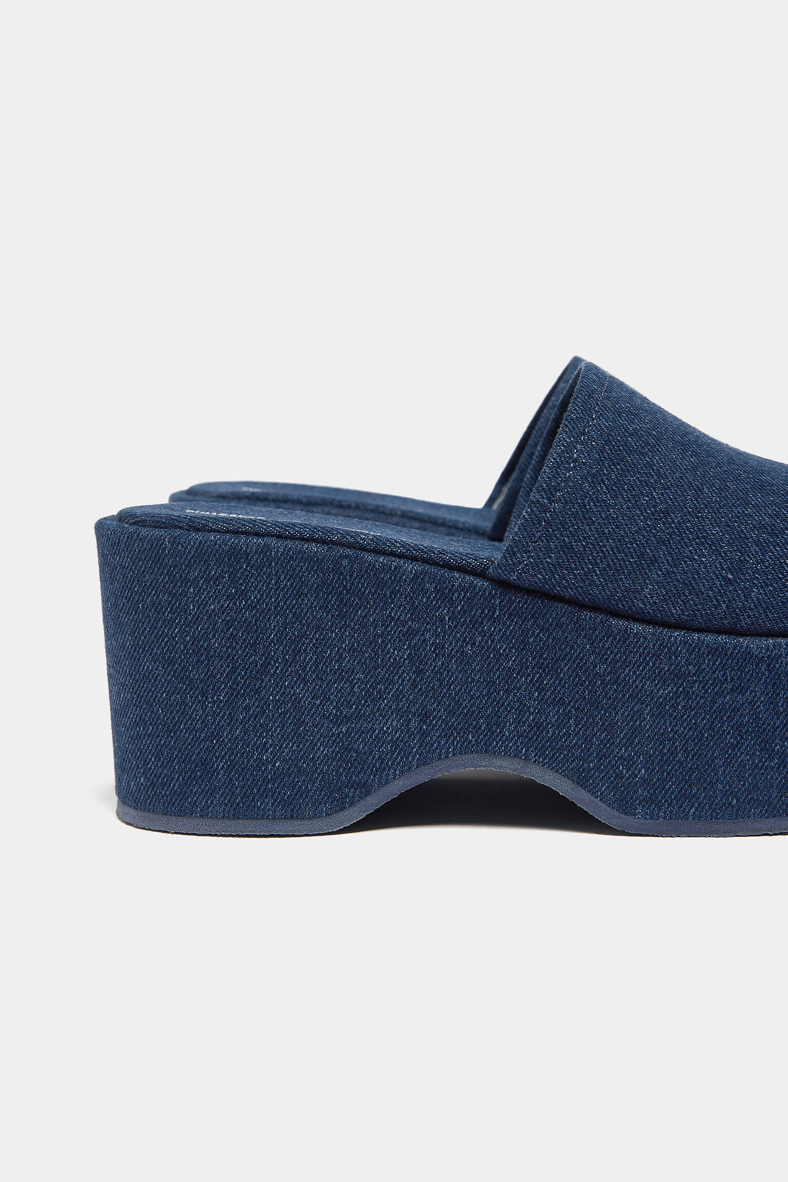 Sandália plataforma em jeans - azul marinho