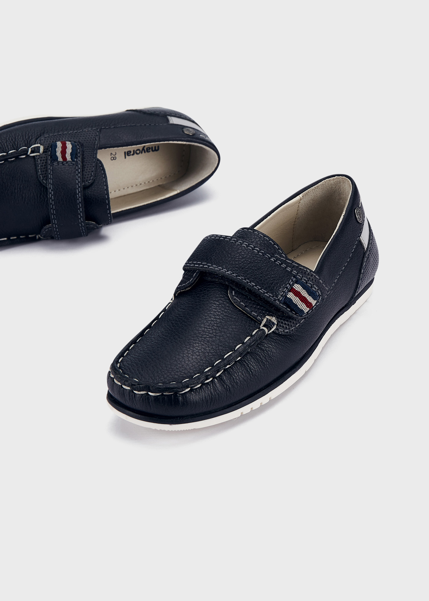 Sapatinhos náuticos de couro para bebê com fecho de velcro