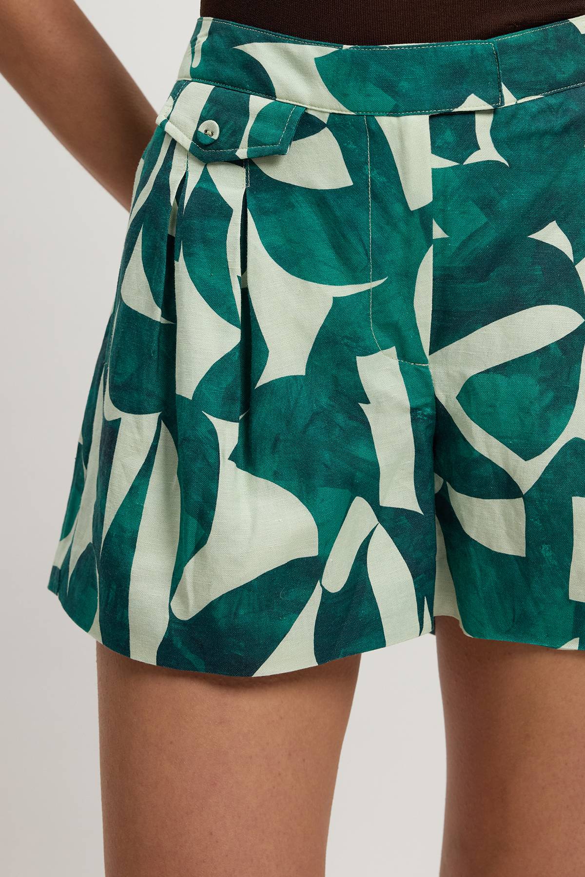 KarenMillen Short En Viscose Lin À Imprimé Géométrique Avec Détail De Poches Tissées