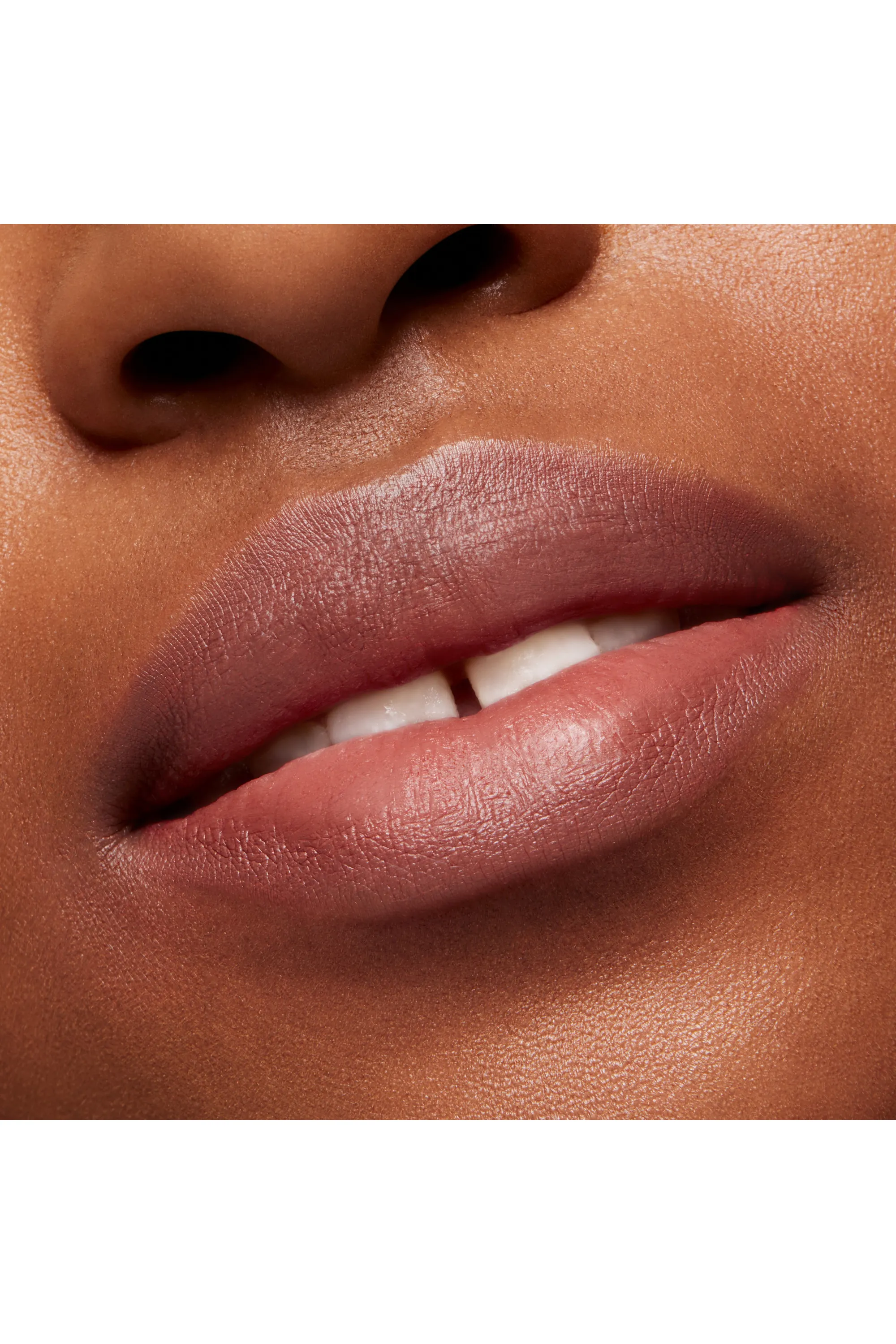 M.A.C Rouge à lèvres mat poudré Powder Kiss Velvet Blur Slim Stick-2 g