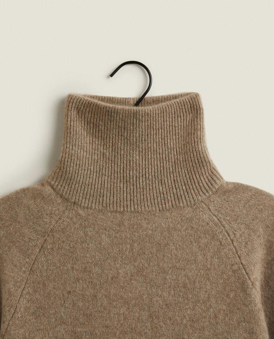 SUÉTER DE GOLA ALTA DE CASHMERE