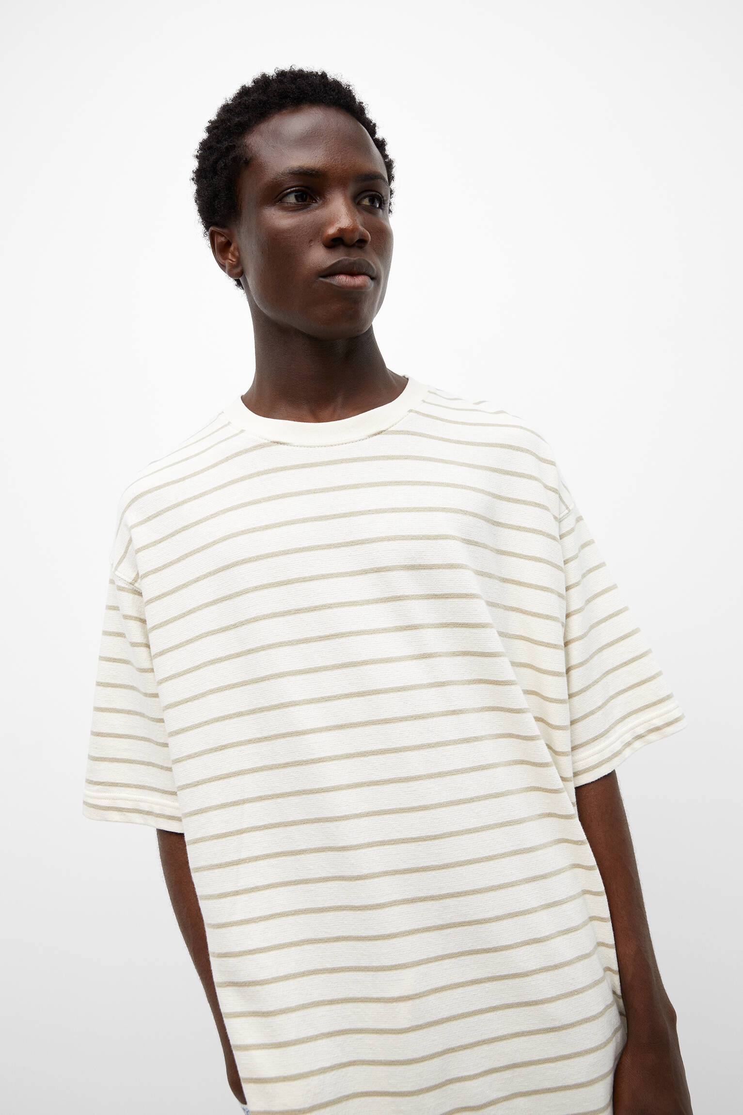 CAMISETA LISTRADA DE MANGA CURTA - AREIA