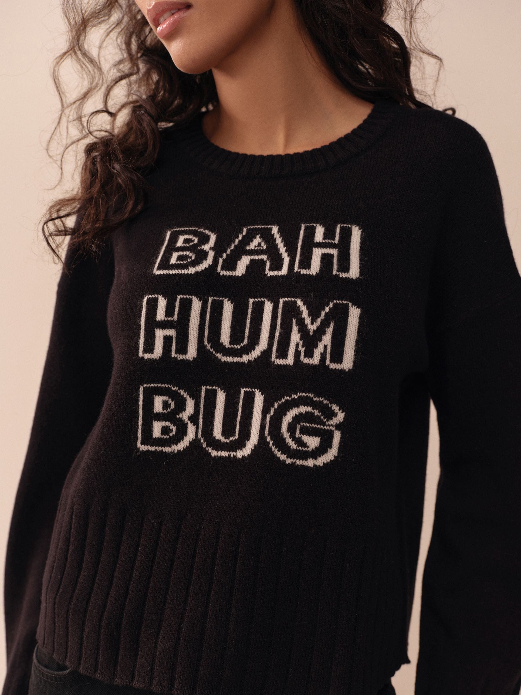 Zwart lamswollen Bah Humbug met grafische print - Kersttrui