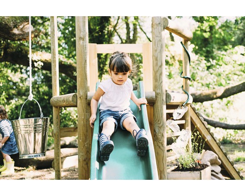 Plum Discovery speeltoren met ladder, houten helling, leuning, emmer en glijbaan, groen