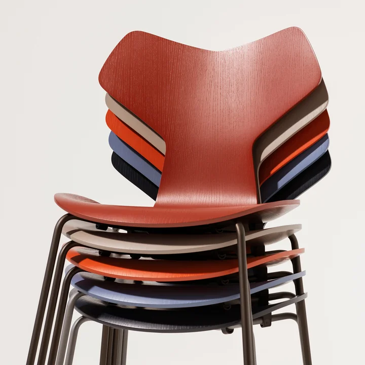 Fritz Hansen - Grand Prix Stuhl, schwarz / Esche evergreen gefärbt