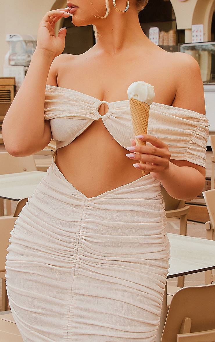 Crème Robe Mi-longue Bardot Froncée Devant Avec Détail Anneau