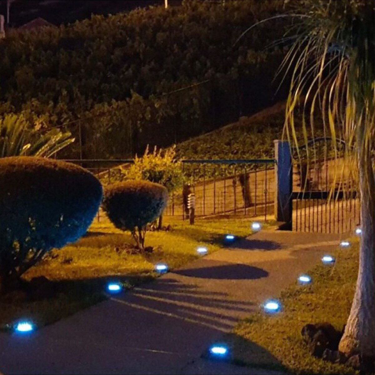 Starlyf® Leistungsstarke LED - Gartenstrahler 8 Stück Solar Lights