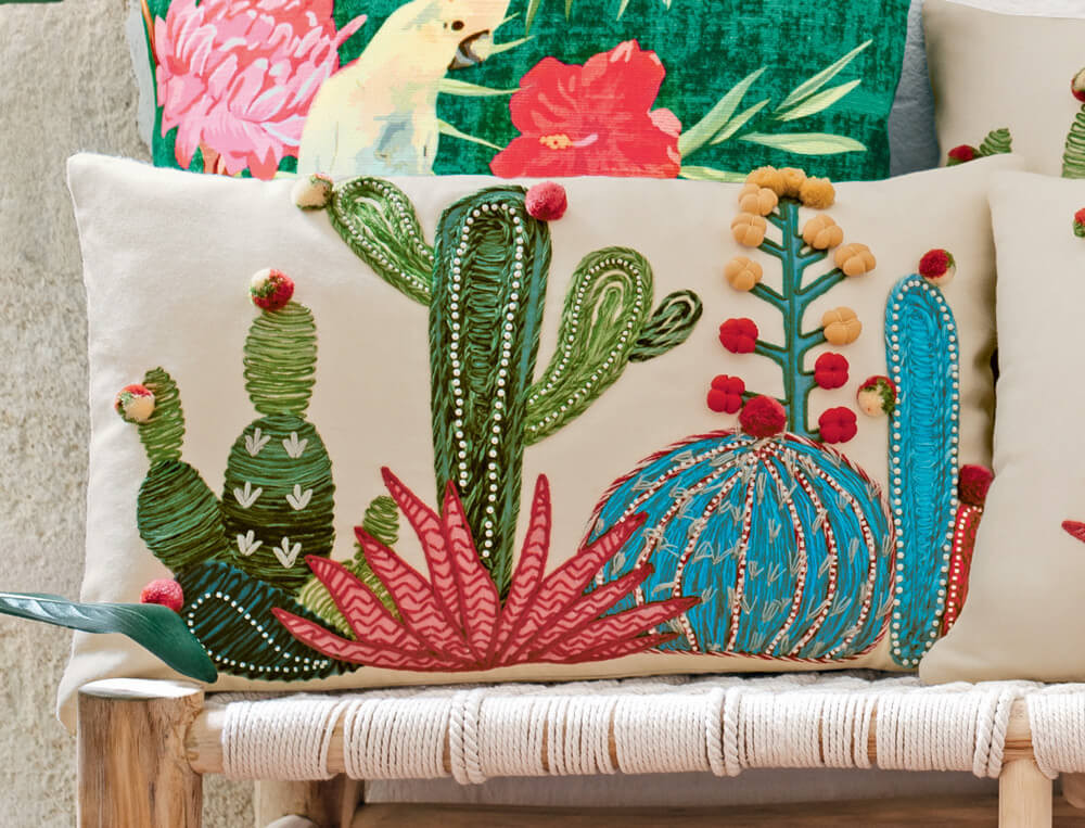 Coussin brodé cactus-Destination tropicale