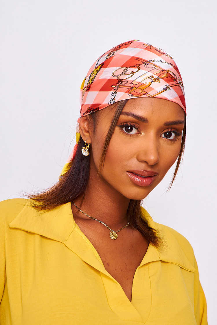 Foulard carré satiné à carreaux rose/jaune