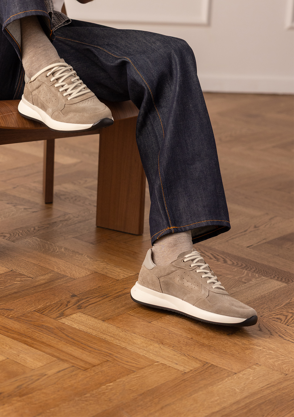 Taupe suède sneakers