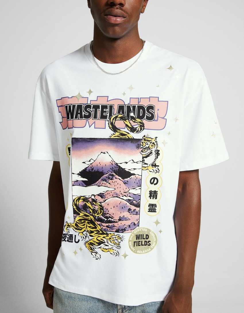 Camiseta de manga curta com estampa e modelagem quadrada