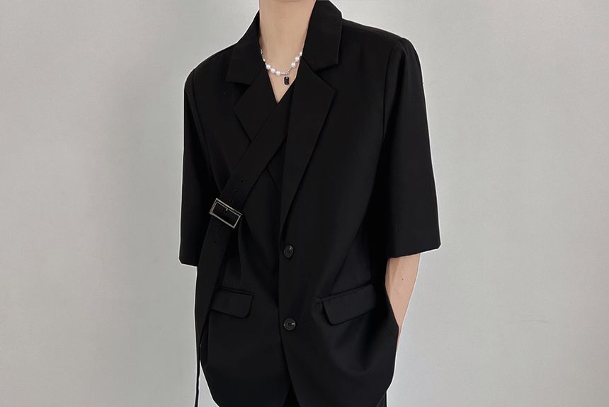 Naideth - Blazer met elleboogmouwen en één rij knopen / Shorts met hoge taille