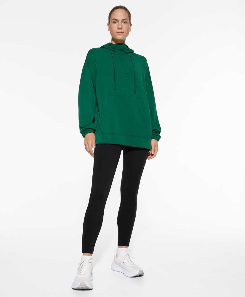 Moletom oversized em modal com toque macio e zíper.