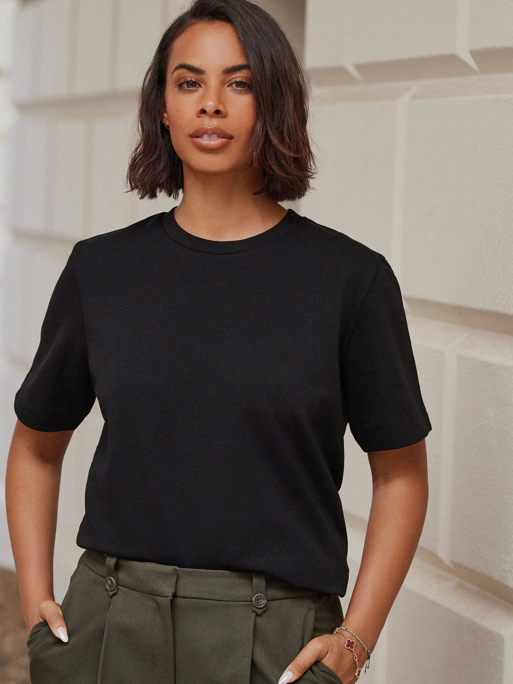 Zwart - Dik T-shirt met ronde hals en korte mouwen