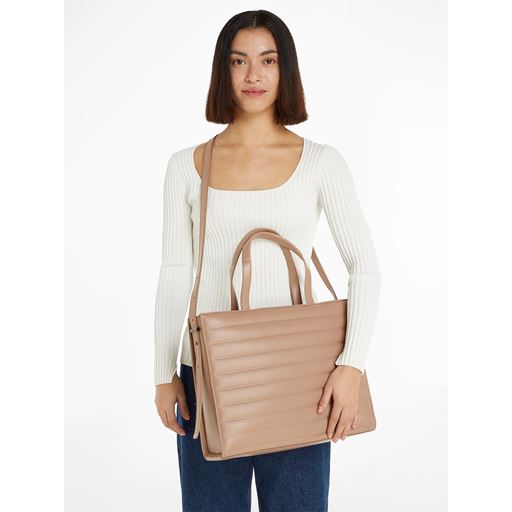Calvin Klein Line Quilt Medium Tote Taske, Chanterelle