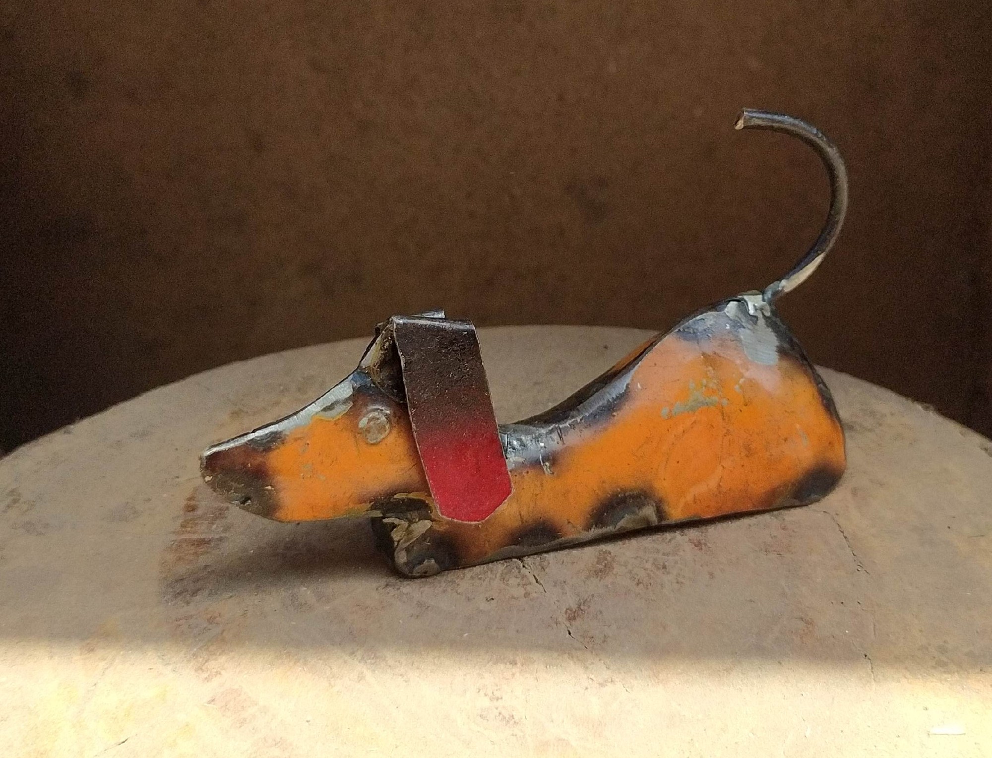 Metallfigur 'Dackel' orange, H 7 cm, B 10 cm, L 3,5 cm von fischer's lagerhaus