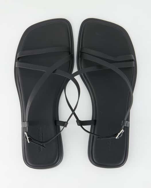 Vagabond Izzy Sandalen in Schwarz