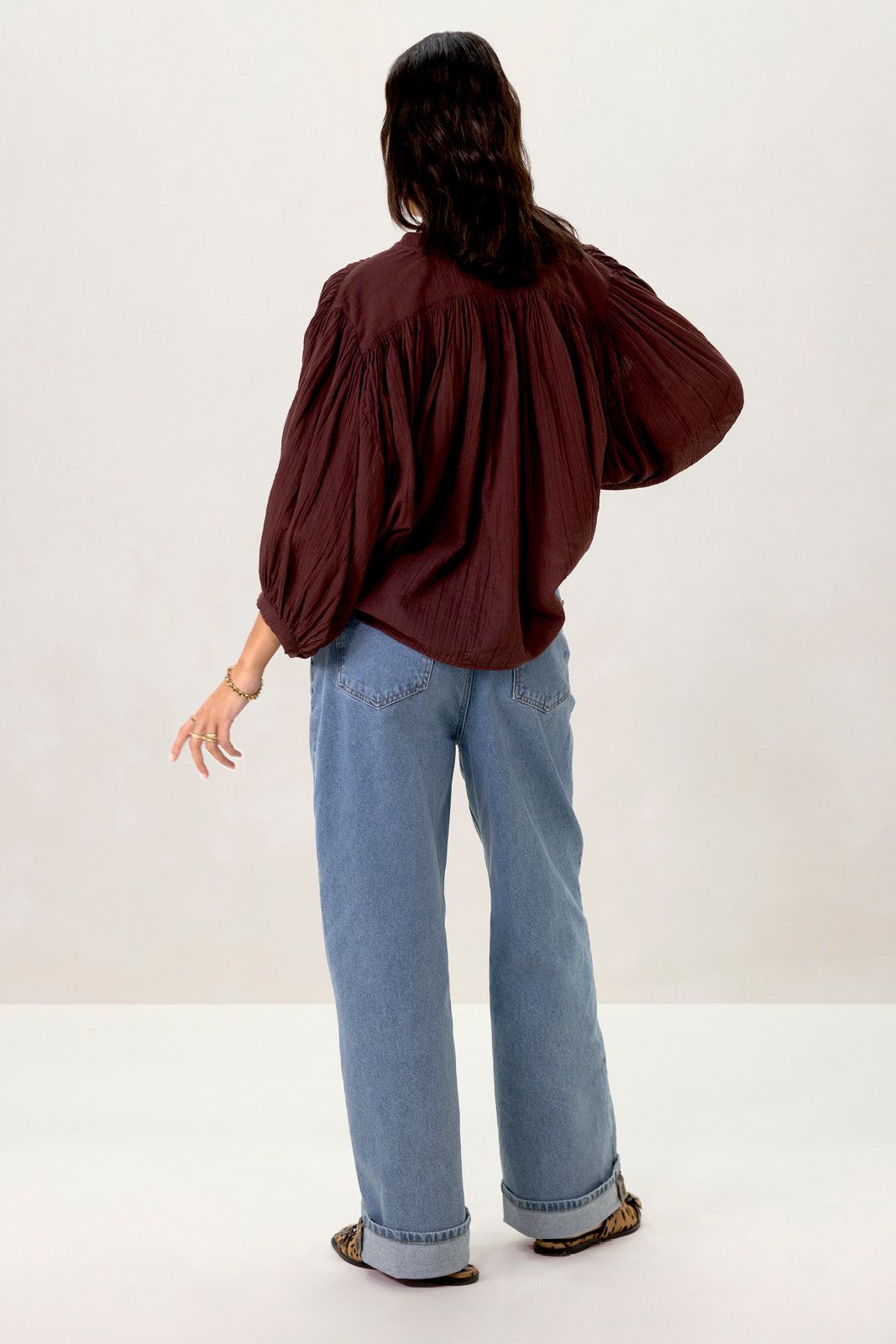 Donkerbruine blouse met ballonmouwen