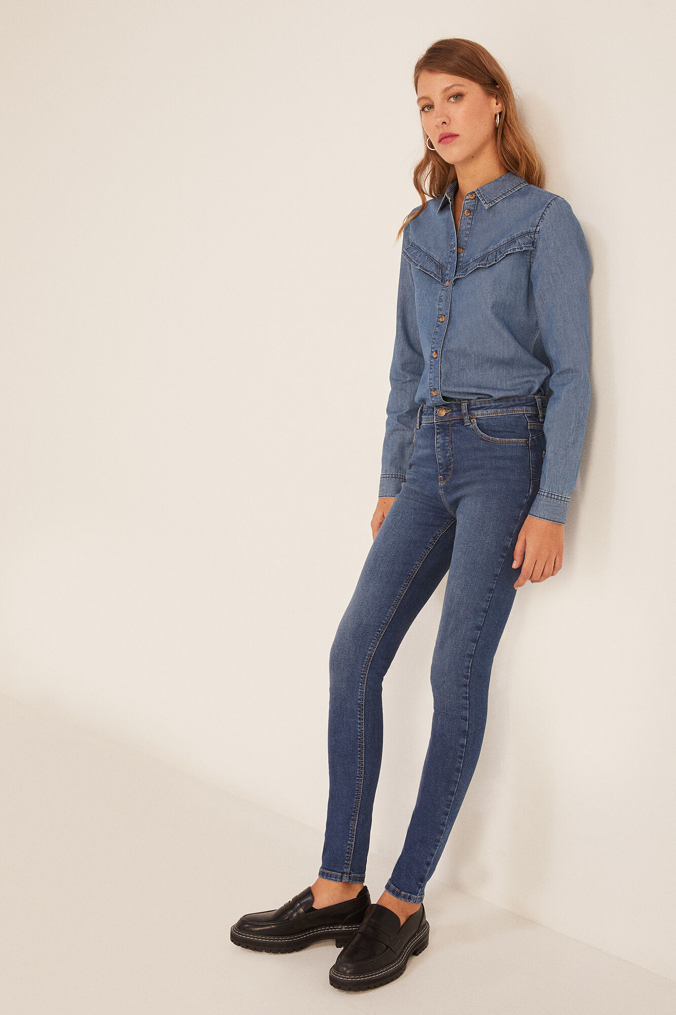 Calça jeans push-up com lavagem sustentável - azul médio