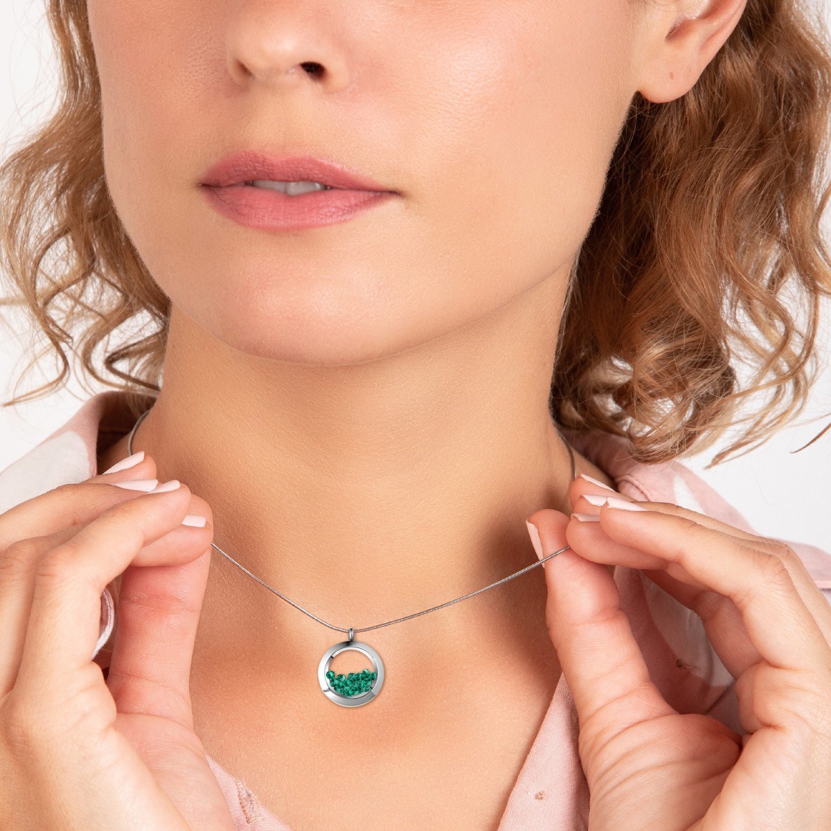 Collier rond SC Crystal orné de Cristaux scintillants