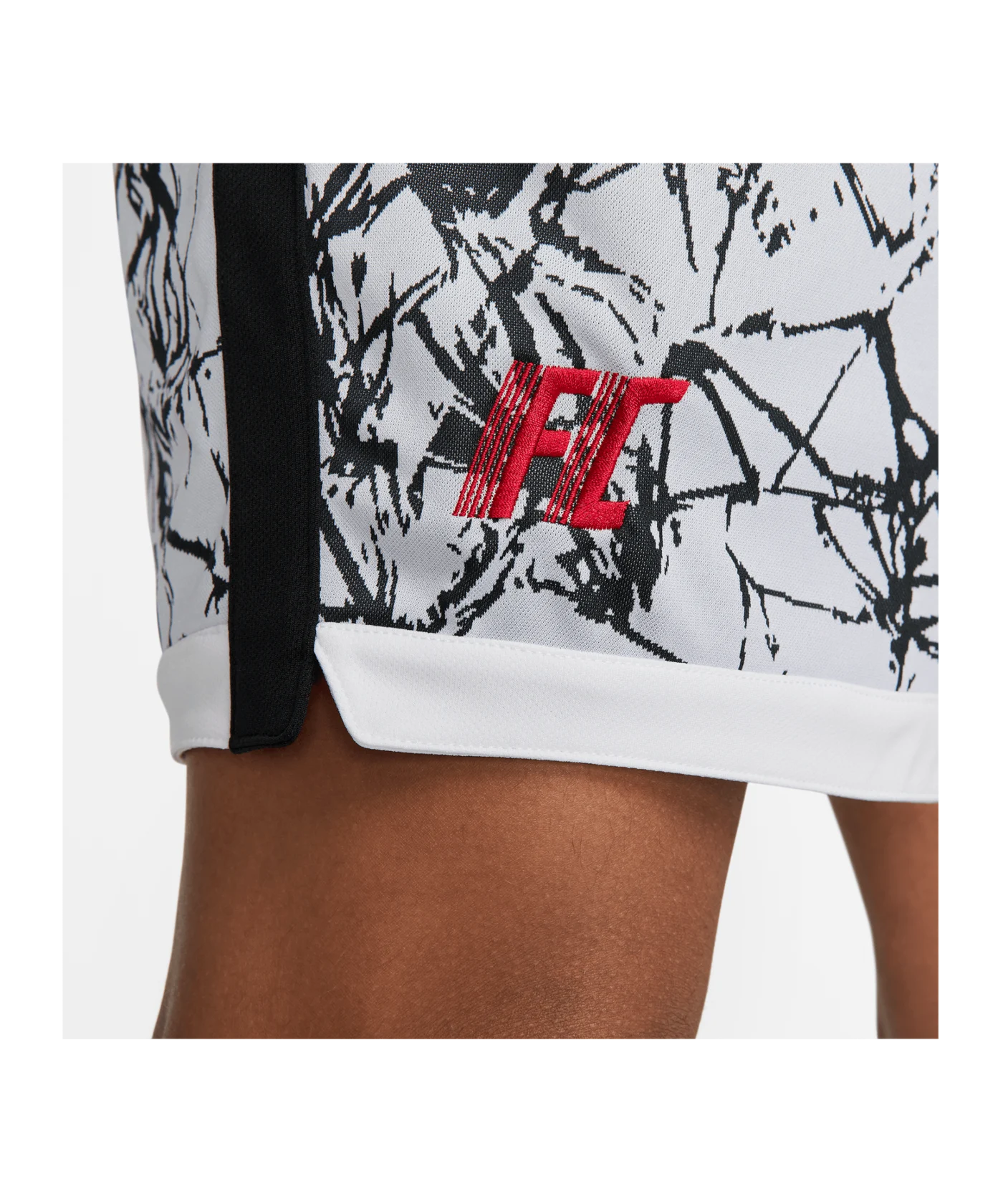 Nike F.C. 5inch Short Weiss F100