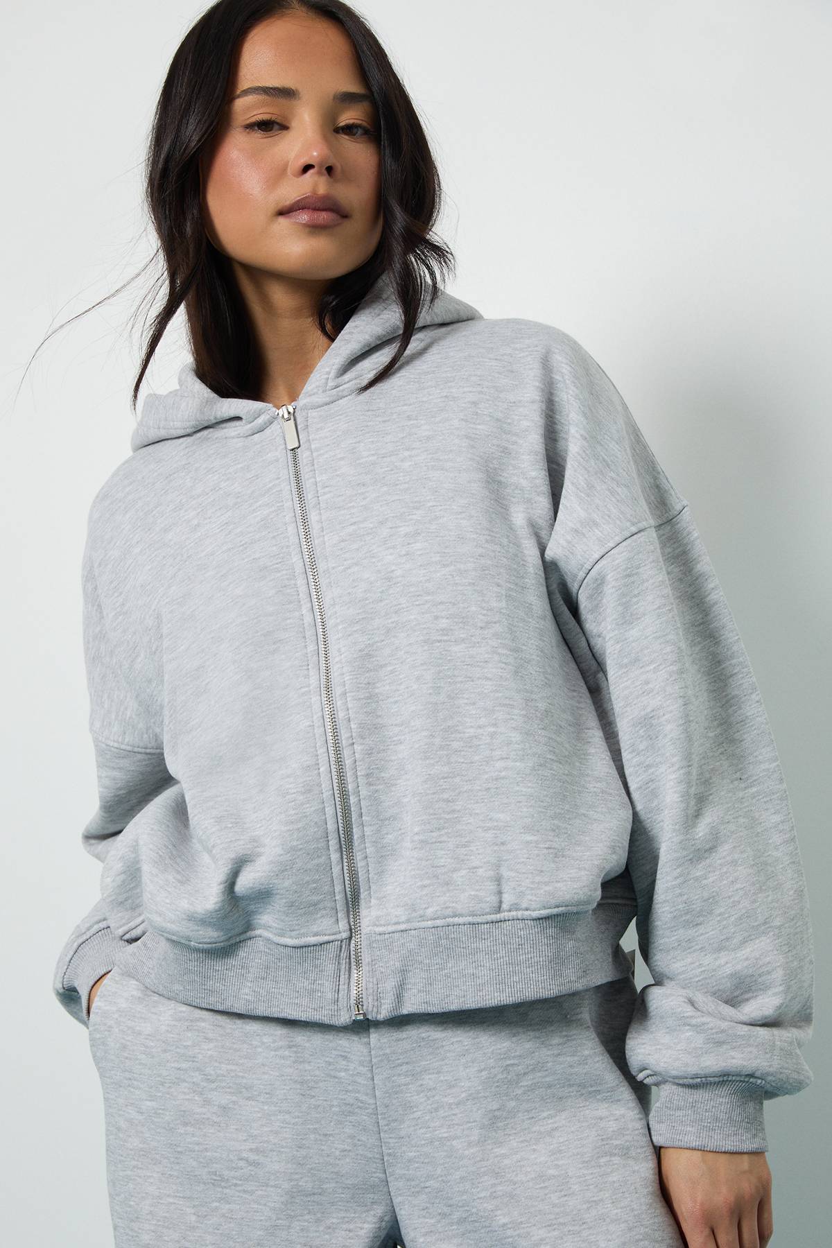 boohoo Ensemble de Survêtement Sweat à Casynthétiqueche Court et Jogging à Jambes Évasées