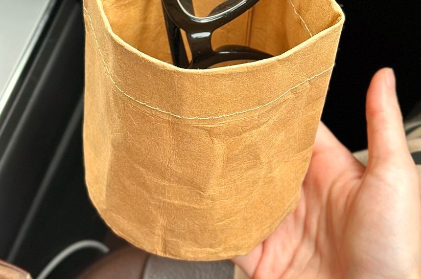 Intimo - Set: Kraftpapier organizer + kunstleren autoventilatiehaak