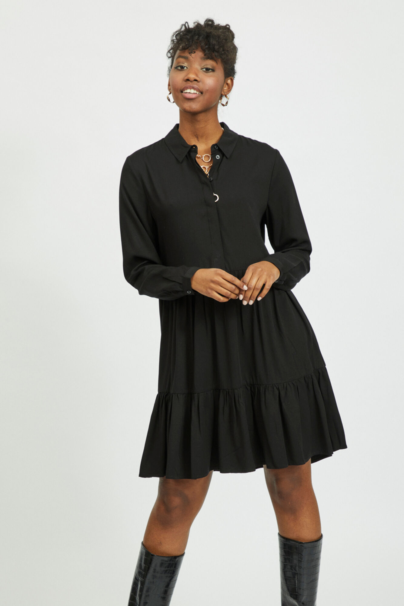 Vestido curto estilo camisa - Preto