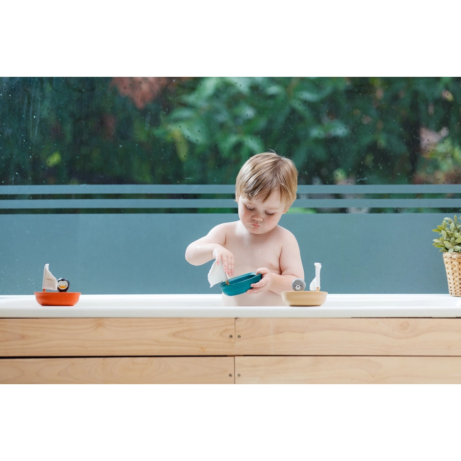 PlanToys Segelboot Pinguin