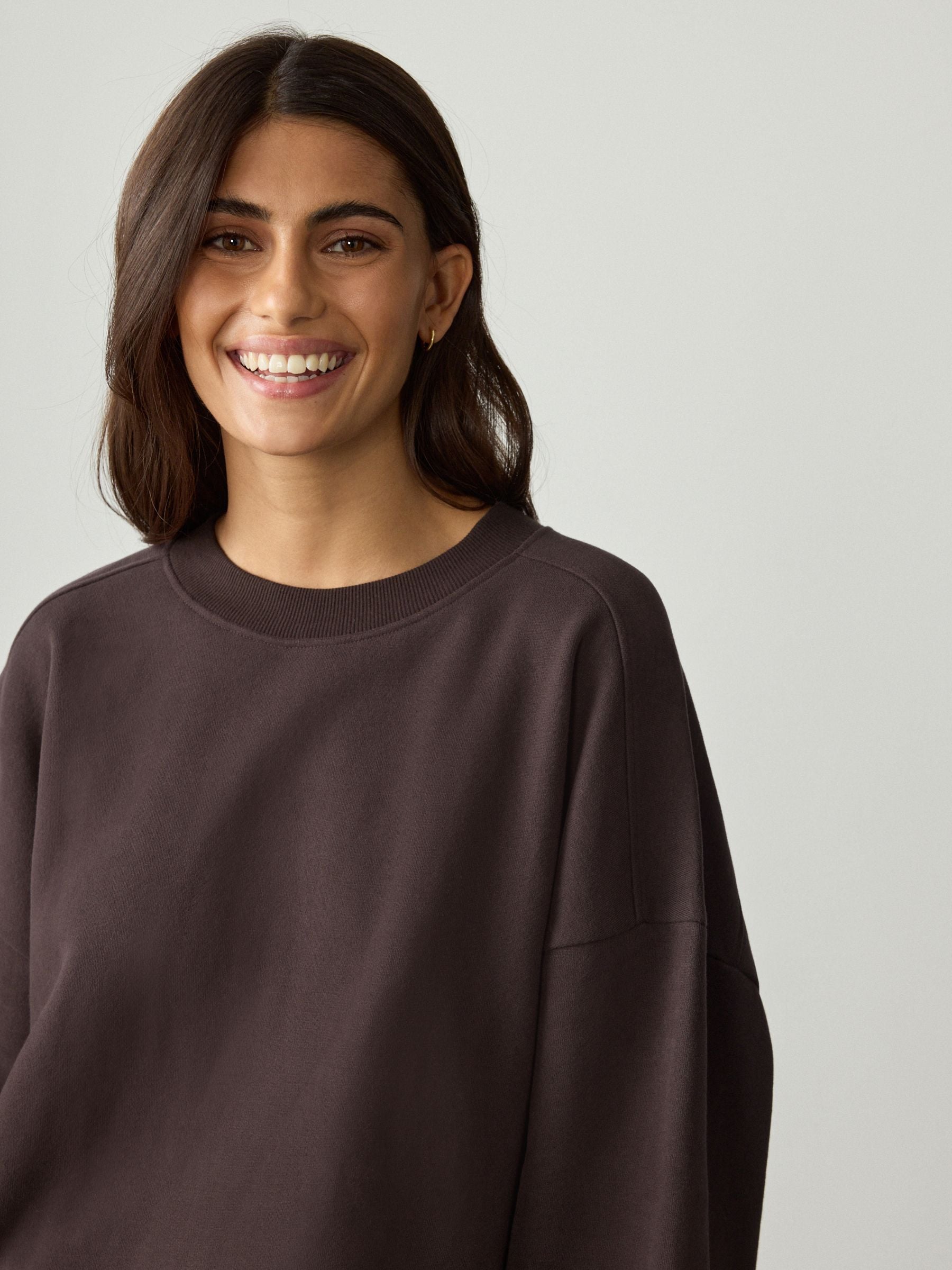 Chocoladebruin - Verfijnd sweatshirt met ronde hals, lange mouwen en ribbels