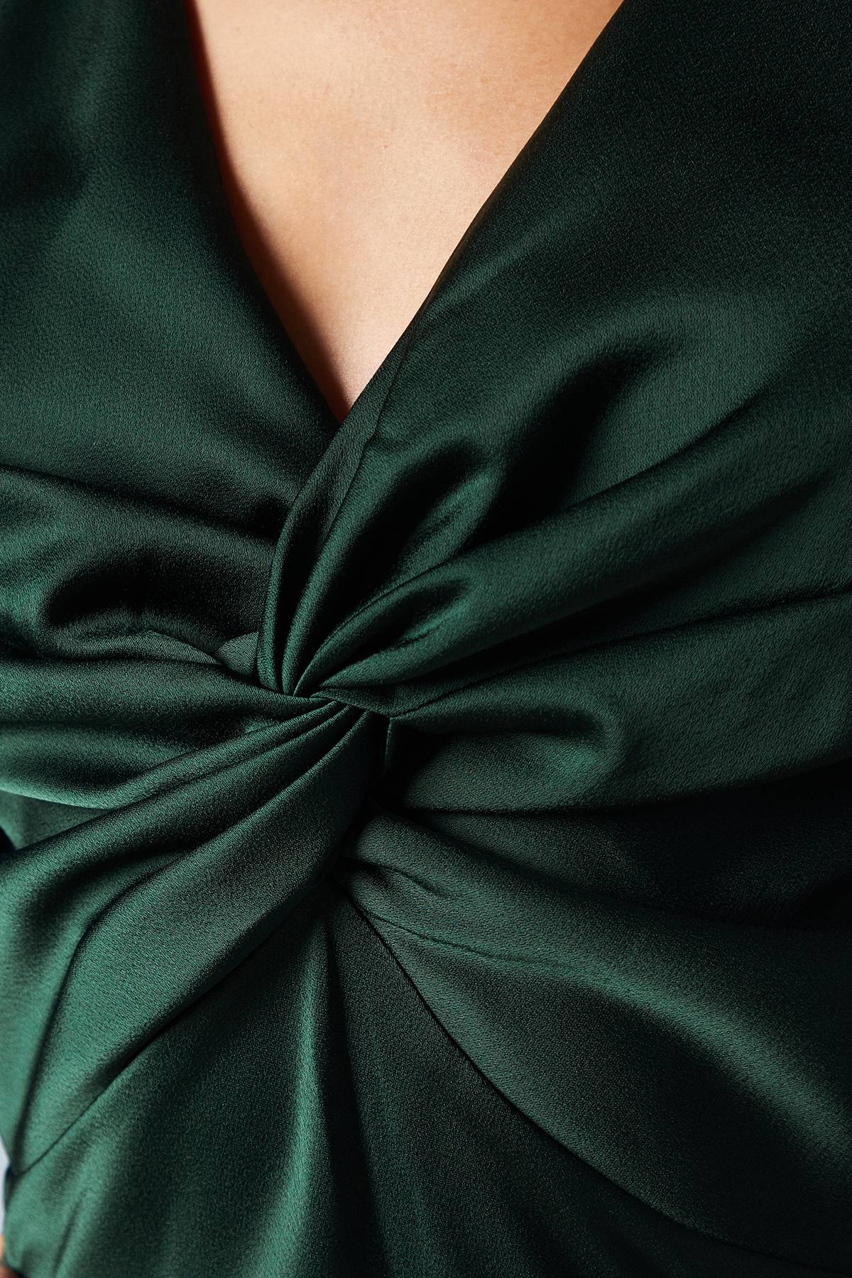 Oasis Robe de Demoiselle d'Honneur Mi-Longue en Satin à Manches Papillon et Drapé Croisé