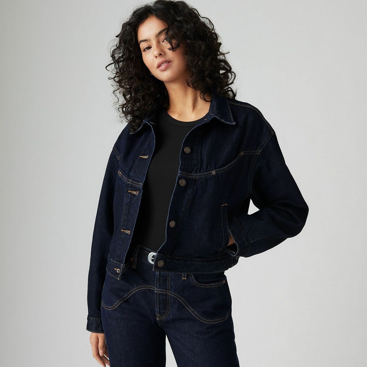 Colete jeans Levi's, modelo trucker western encolhido dos anos 90.