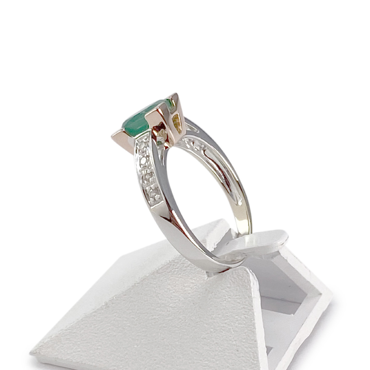 Bague d'occasion 2 ors 750 émeraudes diamants