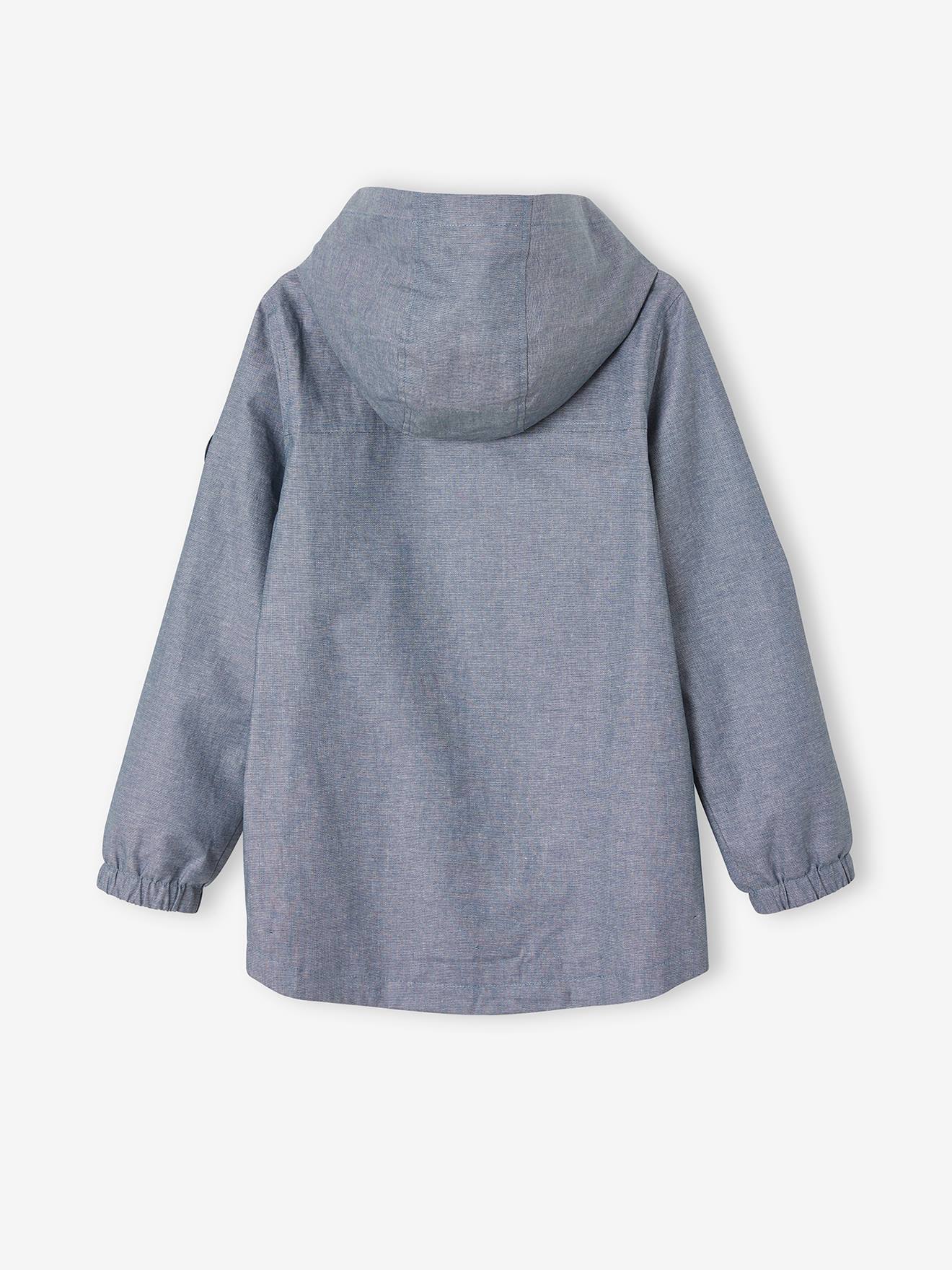 Jaqueta corta-vento com capuz em chambray repelente à água, para meninos, azul médio liso com estampas.
